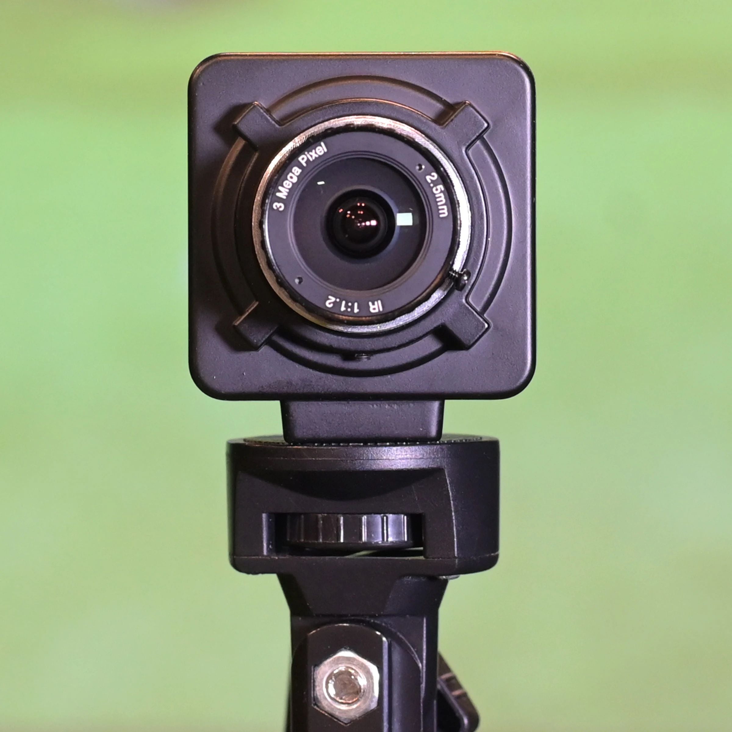 Carl's Place Golf Swing Camera for Slow-Motion Swing Analysis
